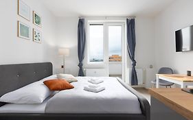 Apartmán u metra s terasou
